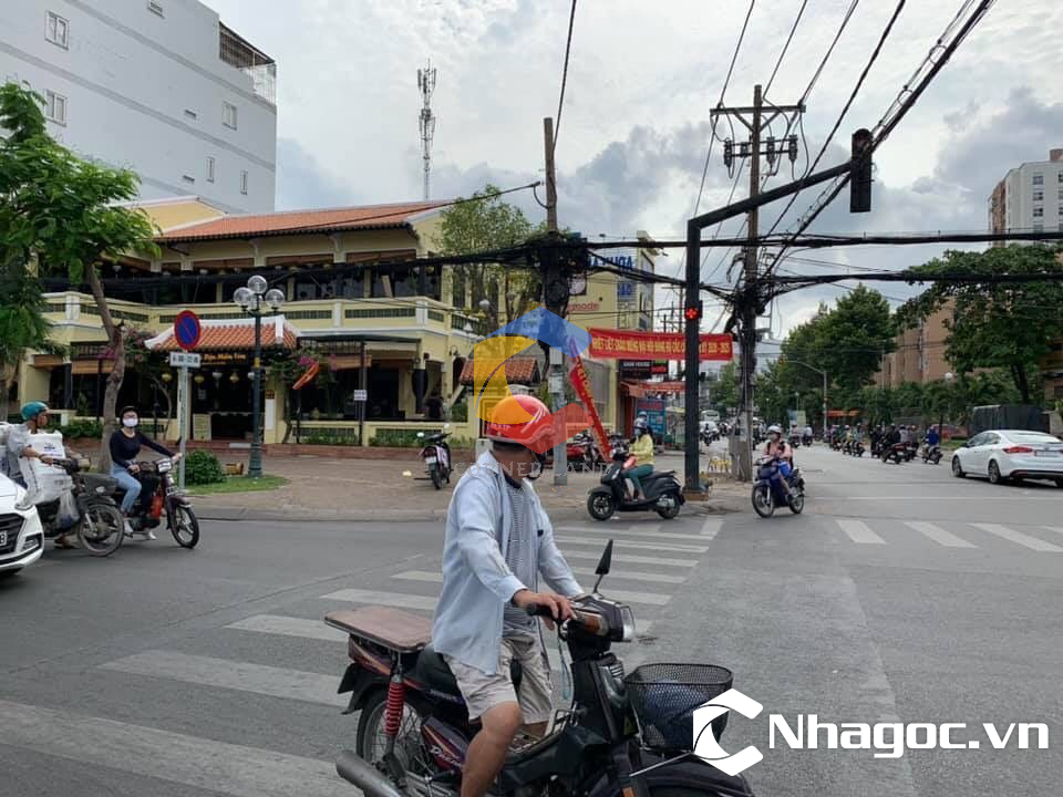 cho thue mat bang mat tien duong dinh tien hoang dt 8x14 ham tret lung 7 lau gia 14000usd thang