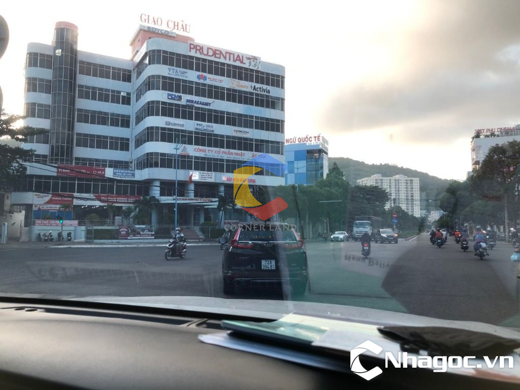 cho thue mat bang mat tien duong dinh tien hoang dt 8x14 ham tret lung 7 lau gia 14000usd thang