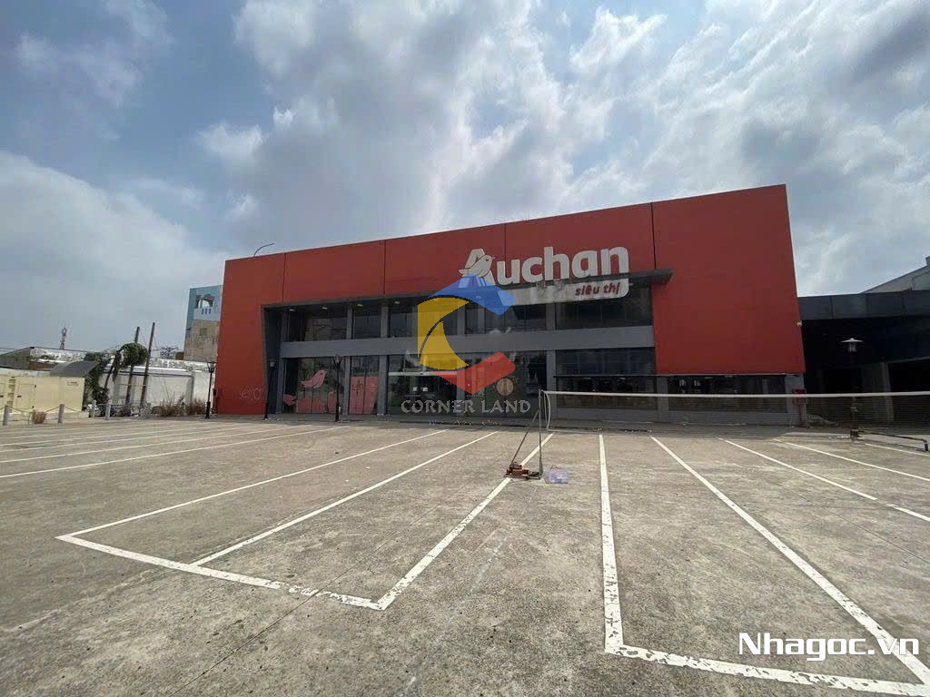 cho thue mat bang mat tien duong dinh tien hoang dt 8x14 ham tret lung 7 lau gia 14000usd thang