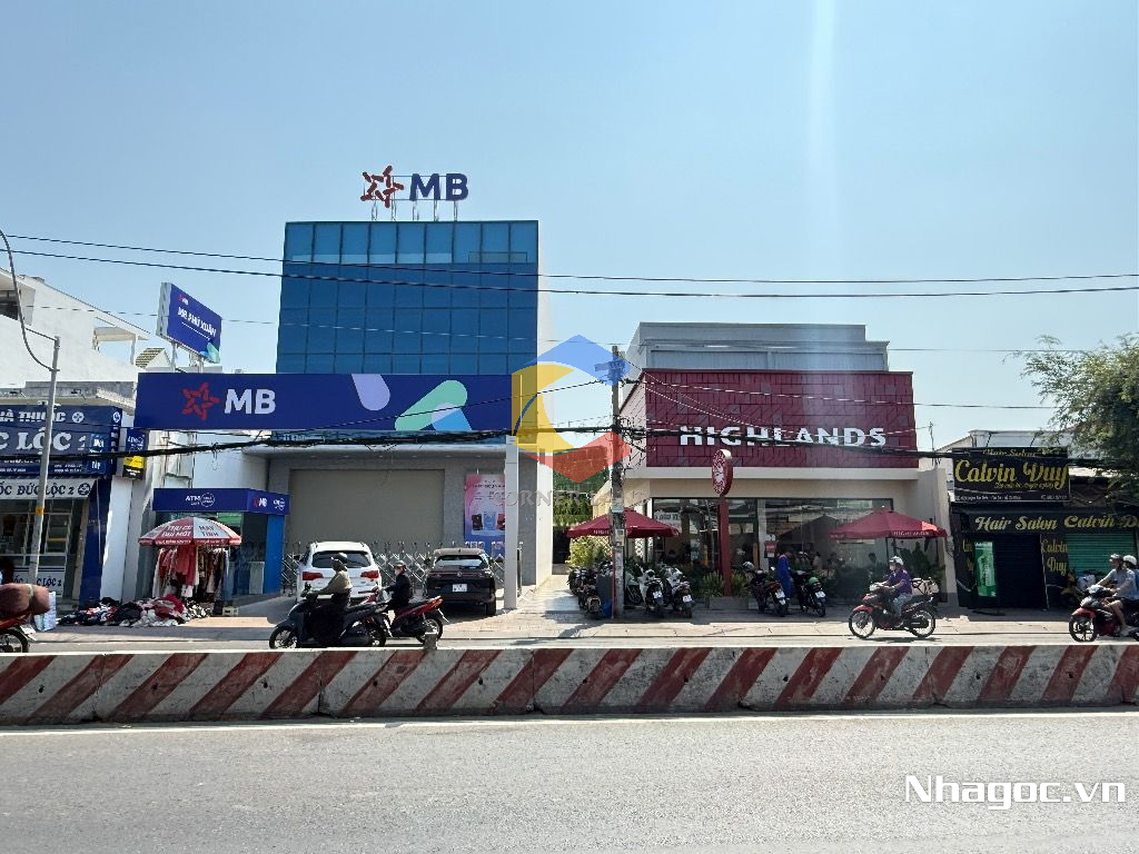 cho thue mat bang mat tien duong dinh tien hoang dt 8x14 ham tret lung 7 lau gia 14000usd thang