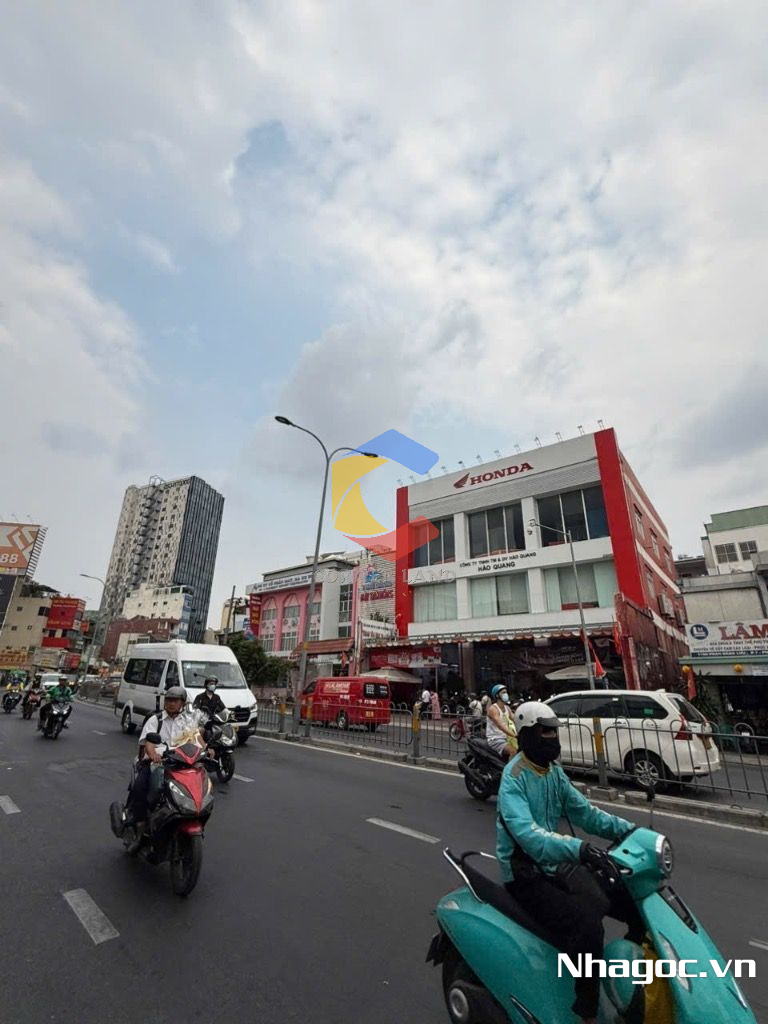 cho thue mat bang mat tien duong dinh tien hoang dt 8x14 ham tret lung 7 lau gia 14000usd thang