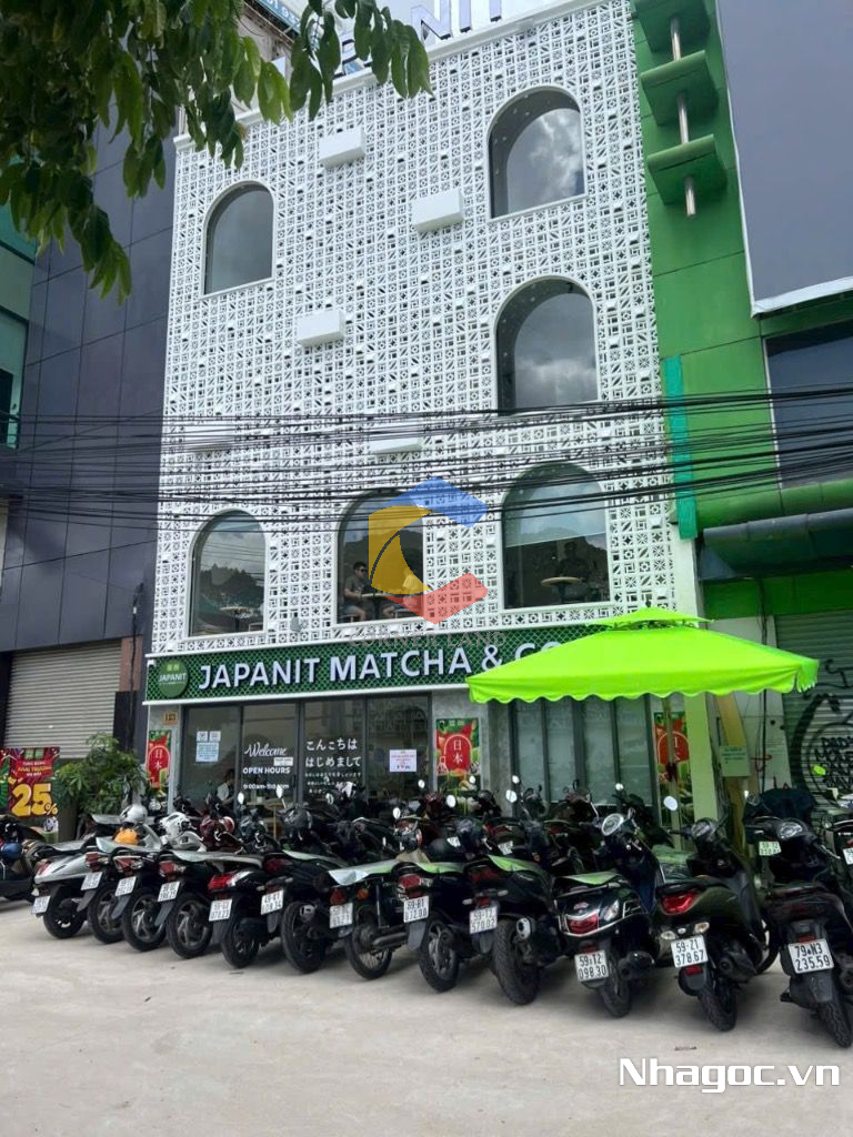 cho thue mat bang mat tien duong dinh tien hoang dt 8x14 ham tret lung 7 lau gia 14000usd thang