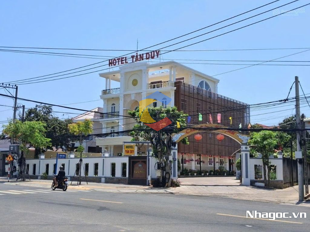 cho thue mat bang mat tien duong dinh tien hoang dt 8x14 ham tret lung 7 lau gia 14000usd thang